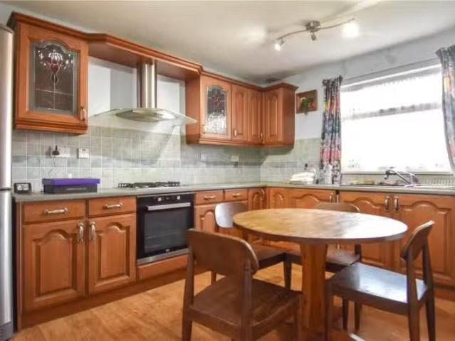 Unique 2 bedroom end of terrace house for rent in Bute Close.