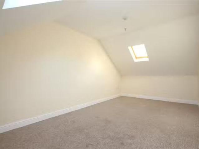 Deal! 2 bedroom flat for rent in Tyning Hill, Radstock, Somers.