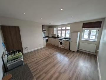 Nice 2 bedroom flat for rent in Flat, Linden Road, Wesbury Pa.