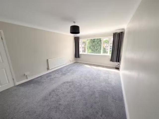 Just in! 2 bedroom flat for rent in Flat 11 Medway Court, Garr.