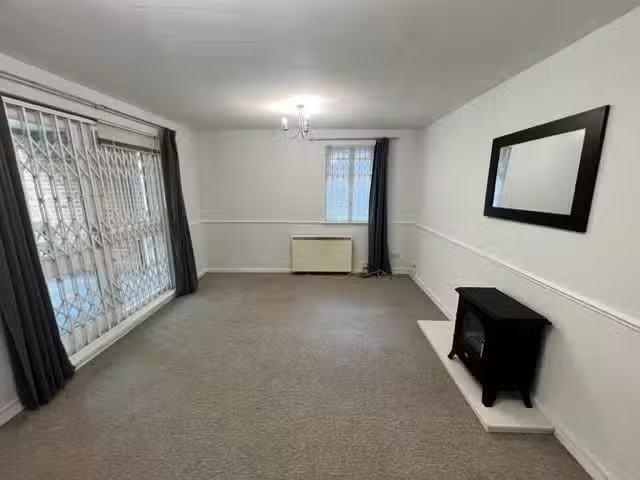 Charming 2 bedroom flat for rent in Lister Gardens, Bradford.