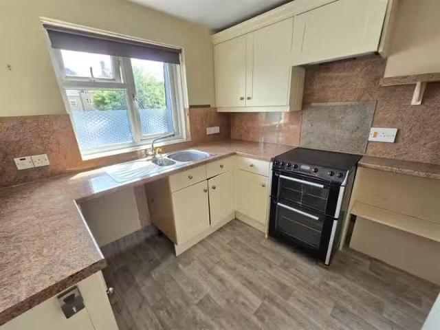 For Rent! 2 bedroom flat for rent in Malthouse Close, Wincanto.