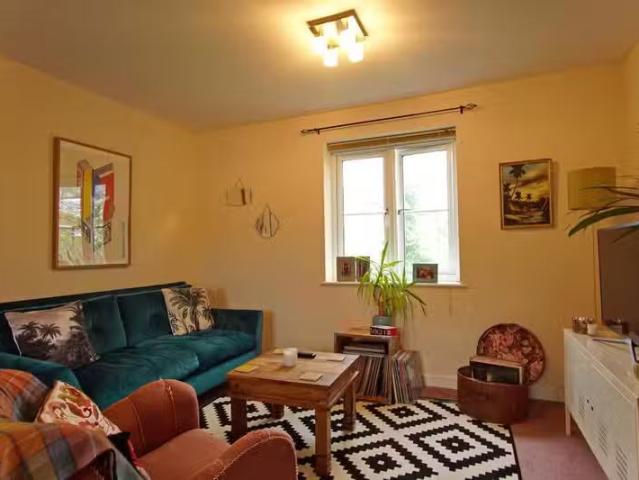 Just in! 2 bedroom flat for rent in partinsons Fields, Bedmins.