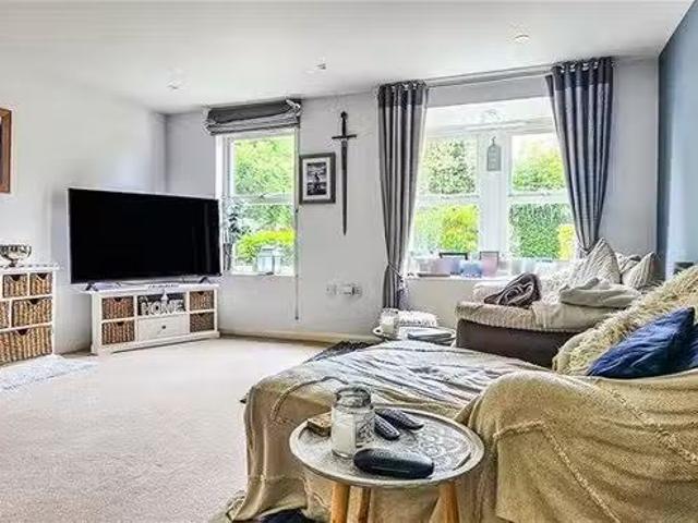 Charming 2 bedroom flat for rent in Stathams Court, Redbourn.