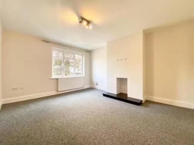 Nice 2 bedroom maisonette for rent in Redcatch Road, Knowle, B.