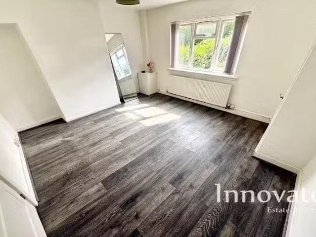 Rental! 2 bedroom semi detached house for rent in Highfield Cr.