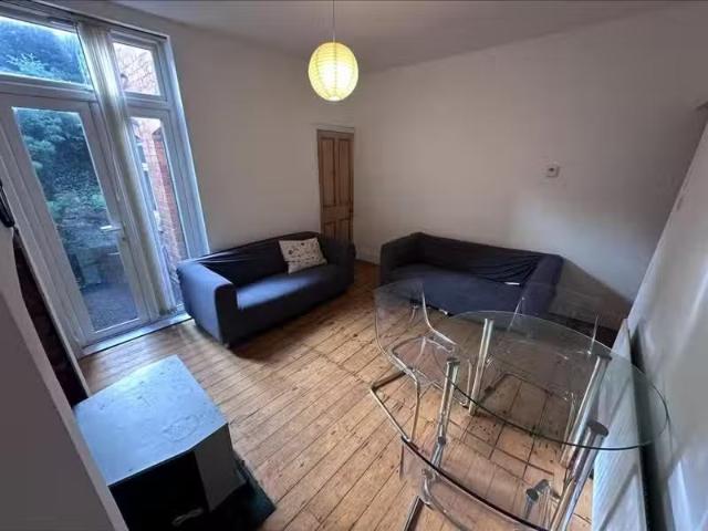 Rental! 2 bedroom terraced house for rent in Gordon Road, Harb.
