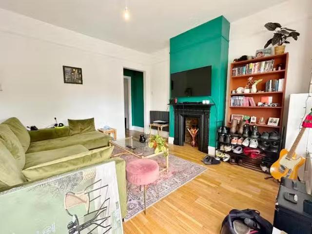 Unique 2 bedroom terraced house for rent in Green Road, Newmar.