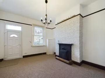 Just in! 2 bedroom terraced house for rent in Hawick Street, C.
