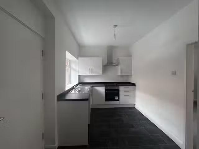 Unique 2 bedroom terraced house for rent in Poplar Street, Sta.