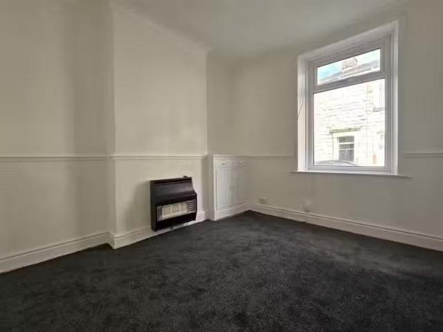 For Rent! 2 bedroom terraced house for rent in Queensberry Roa.