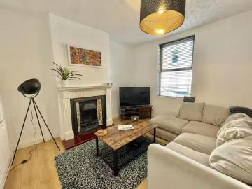 Cozy 2 bedroom terraced house for rent in Water Tower View, Ch.