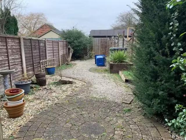 Cozy 2 bedroom terraced house for rent in Tamworth Road, Aming.