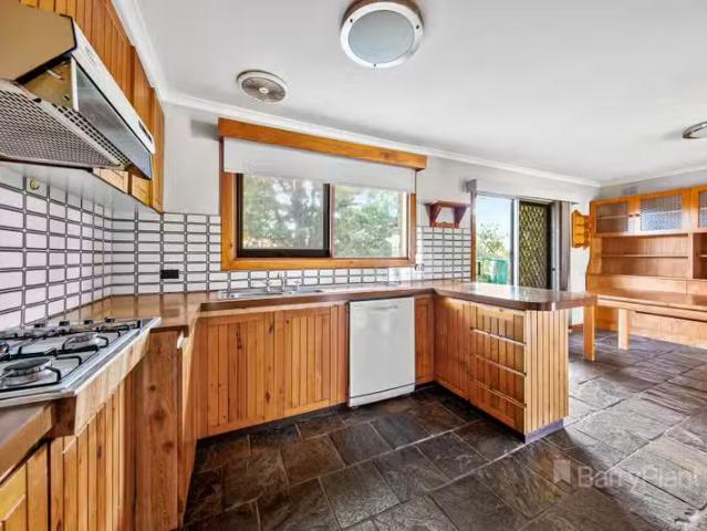 For Rent! 2 Belfort Street, St Albans VIC 3021