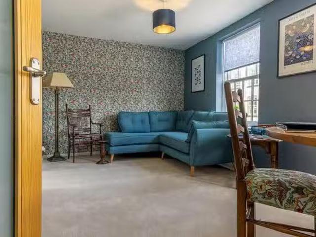 Deal! 2 BR Old Street