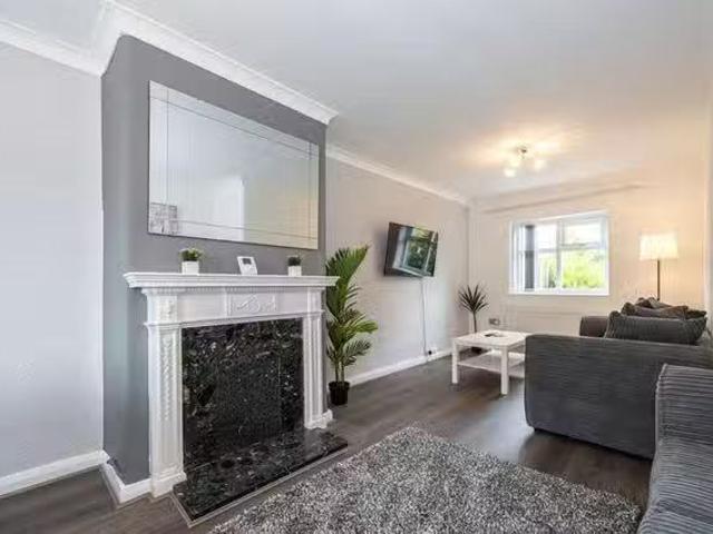 Cheap 2 BR Boundary Road