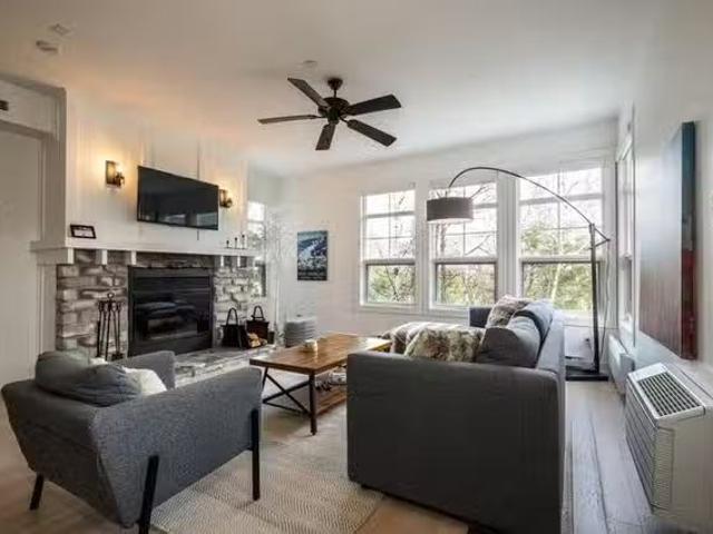 For Rent! 2 BR Chemin des Quatre Sommets