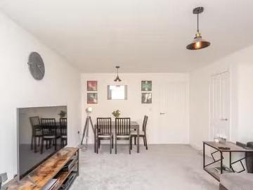 Cheap 2 BR Eccleshall Gardens