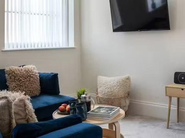 Unique 2 BR Gemig Street