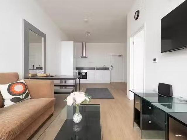 Cheap 2 BR Halfords Lane
