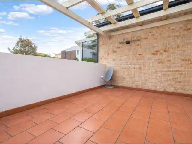 Unique 2 BR Level 3/9/48 50 Courallie Avenue, Homebush West Ap.