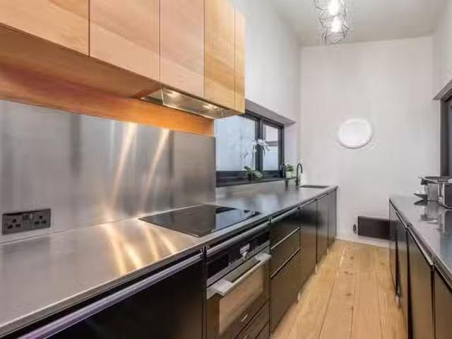 Charming 2 BR Long Acre