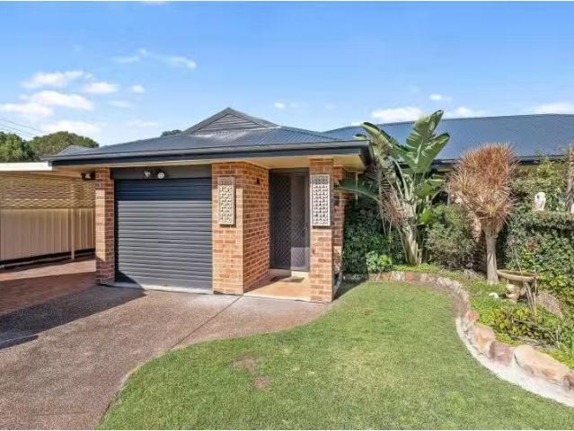 Rental! 2 BR UNIT 2/16 Anacla Close, Pelican Townhouse for ren.