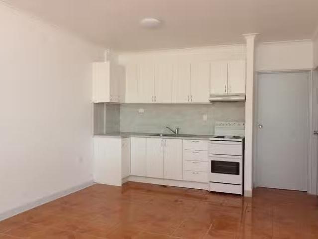 Unique 2 BR UNIT 2/8 Carbine Avenue, Winston, QLD 4825