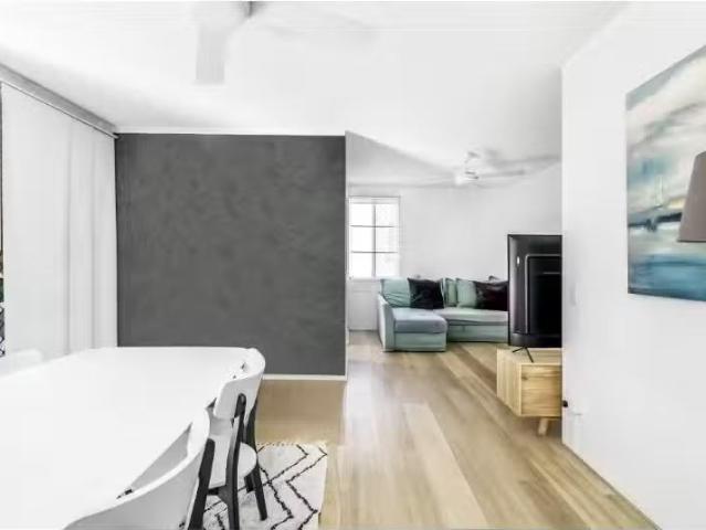 Unique 2 BR 15/18 Brett Street, TWEED HEADS House for rent Li.