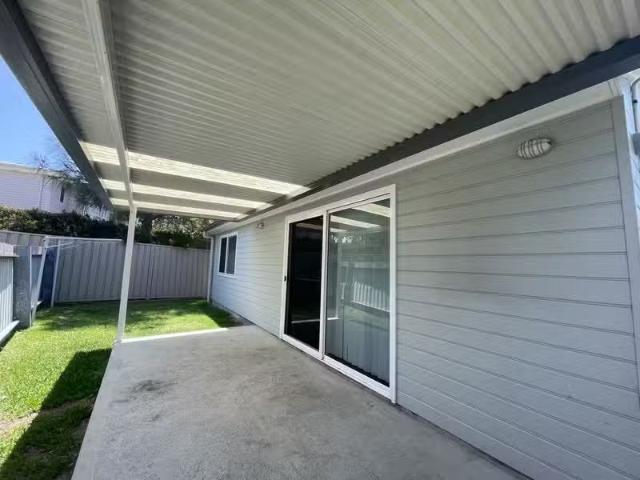 Cheap 2 BR 16a Cornwall Avenue, Gorokan, NSW 2263 Flat for R.