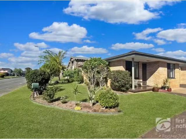 Unique 2 BR 1/8 Regency Circuit, Tuncurry Apartment for rent.