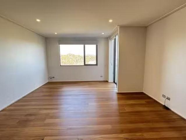Cozy 2 BR 104/15 Coranderrk Street, City, ACT 2601