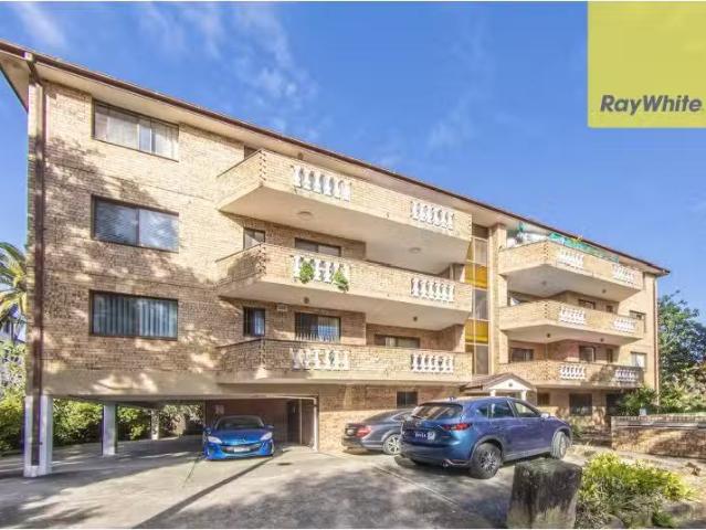 Nice 2 BR 10/41 Harris Street, HARRIS PARK Apartment for rent.