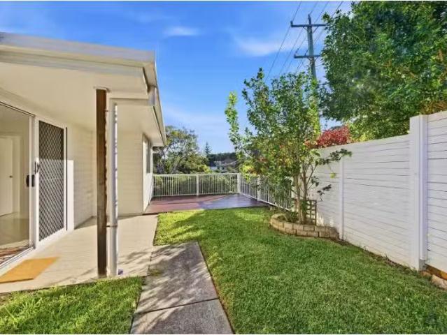 Nice 2 BR 10A Boonamin Road, Port Macquarie Apartment for rent.