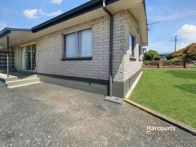 Unique 2 BR 1/13 Hendriks Street, ULVERSTONE, TAS 7315 Unit.