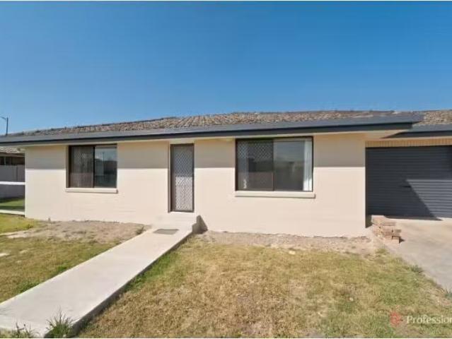 Unique 2 BR 1/117 Taylor Street, Armidale Apartment for rent.