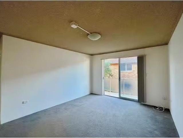 Just in! 2 BR 1/14 Mactier Street, Narrabeen Apartment for ren.
