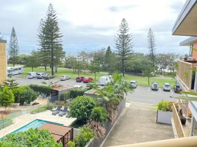 Nice 2 BR 11/68 The Esplanade, Burleigh Heads, QLD 4220 Apar.