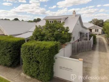 Nice 2 BR 1/185 Rocket Street, Bathurst Apartment for rent Li.