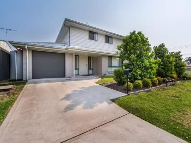 Cozy 2 BR 1/33 Watkins Road, ELERMORE VALE Townhouse for rent.