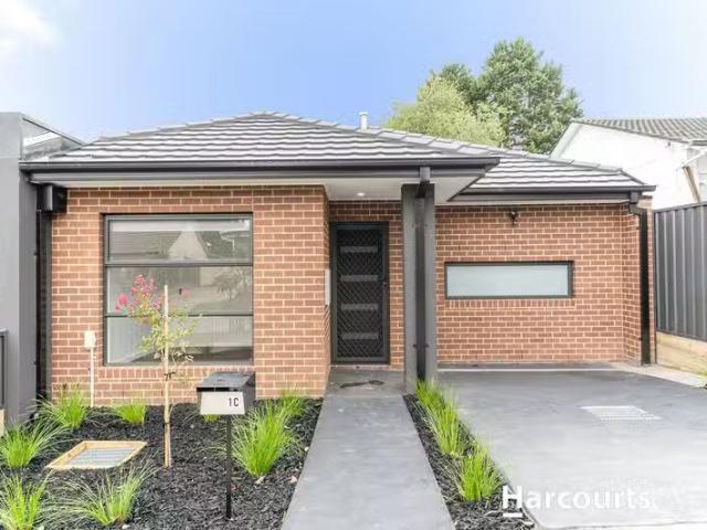 Cheap 2 BR 1C Hibiscus Court, DOVETON, VIC 3177 House for Rent