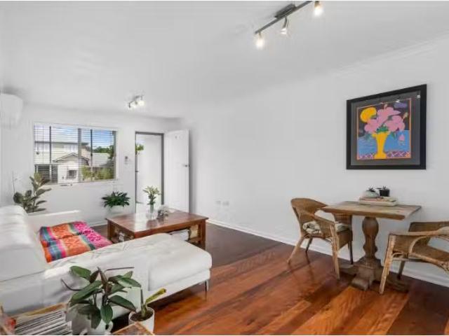 Cozy 2 BR 2/40 Beatrice Street, HAWTHORNE Apartment for rent.
