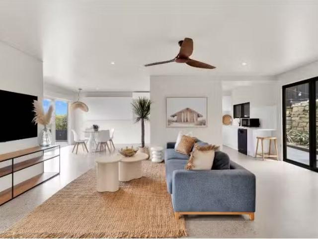Deal! 2 BR 25 Dover Road, WAMBERAL House for rent Listed by G.