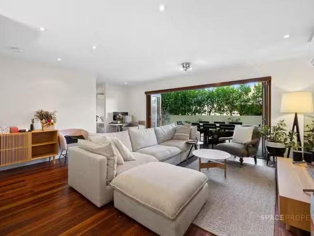 Just in! 2 BR 2/61 Elizabeth Street, Paddington, QLD 4064
