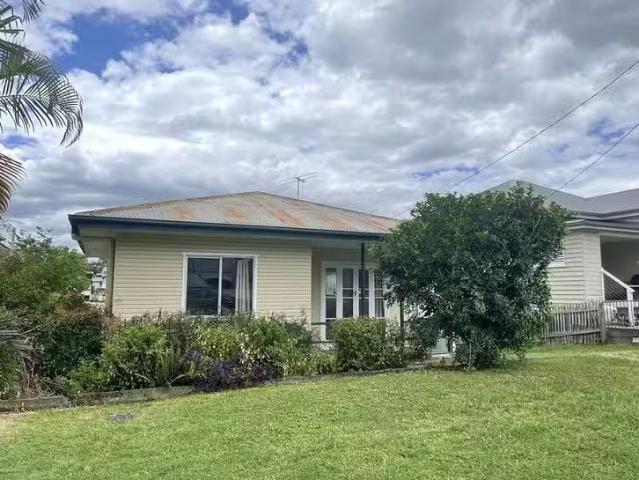 Nice 2 BR 26A Liverpool Street, North Ipswich, QLD 4305