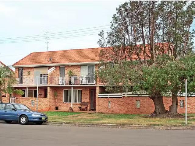 Cozy 2 BR 2/8 Windang Street, Lake Illawarra Townhouse for ren.