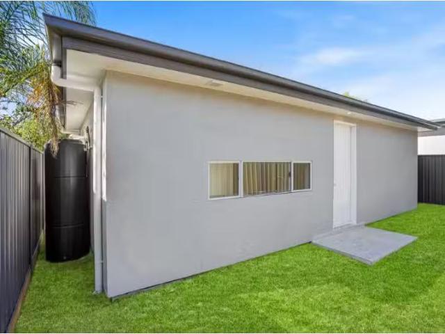Deal! 2 BR 28A Milton St, COLYTON Apartment for rent Listed b.
