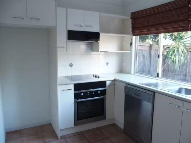 Cheap 2 BR 2/9 Orana Street, CARINA, QLD 4152 Townhouse for.