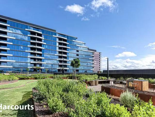 Just in! 2 BR 205/23 Osullivan Road, GLEN WAVERLEY, VIC 3150.