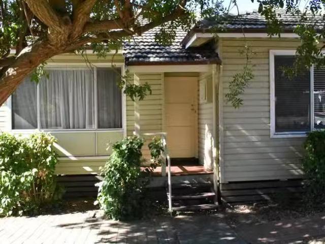 Just in! 2 BR 206 Holbeck Street, Doubleview, WA 6018